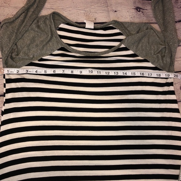 7th Ray striped dress with solid sleeves - Picture 6 of 8